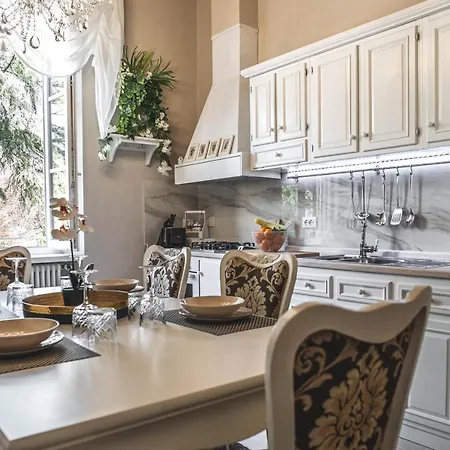 Belvedere Luxury Apartment, View On The Walls *