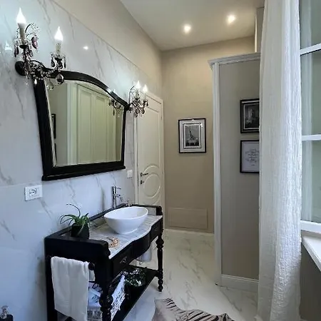 Belvedere Luxury Apartment, View On The Walls *
