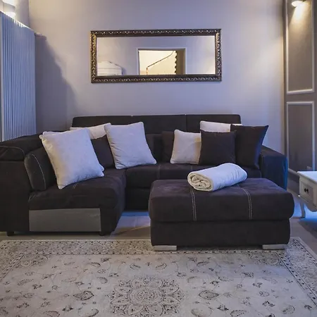 Belvedere Luxury Apartment, View On The Walls *