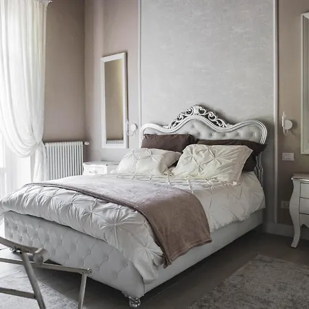 Belvedere Luxury Apartment, View On The Walls *